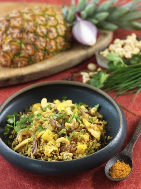 Riz sauté à l'ananas, raisin et tofu Riz sauté à l'ananas, raisin et tofu